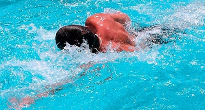 Natación contracorriente
